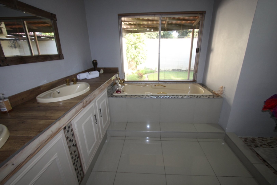 7 Bedroom Property for Sale in Jim Fouchepark Free State